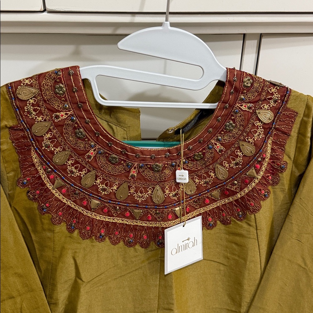 Pakistani Almirah embroidered shirt - Picture 4 of 4